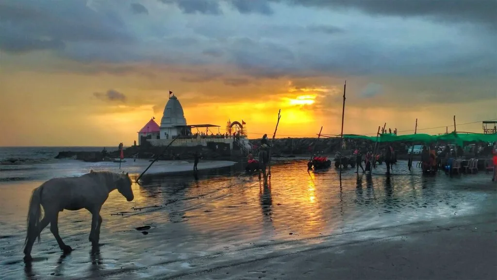 Dumas beach