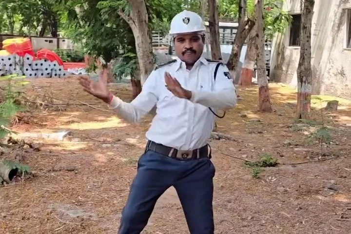 Surat traffic Police Creative Raise Traffic Awareness